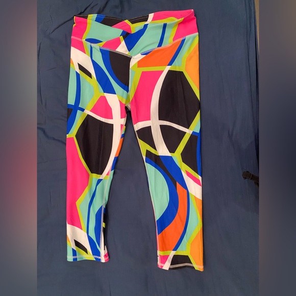 Fabletics size small cropped legging - Picture 4 of 4